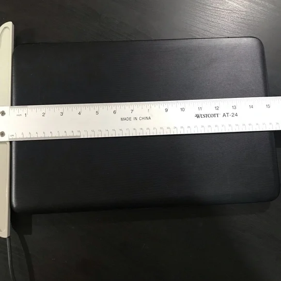 Black 15.6” HP Notebook touch i3-5005U 200GHz 8GB slow (for repair) - Picture 3 of 10